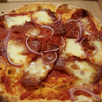 Tennessy Willems - I forgot which pizza I ordered it's salami and red onions - Pizza Near Me - Ottawa, Ontario