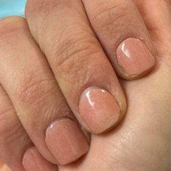 Phoebe’s Nail Bar - Uneven and sheer on the middle nail and chipping everywhere - Nail Salons Near Me - Suisun City, California