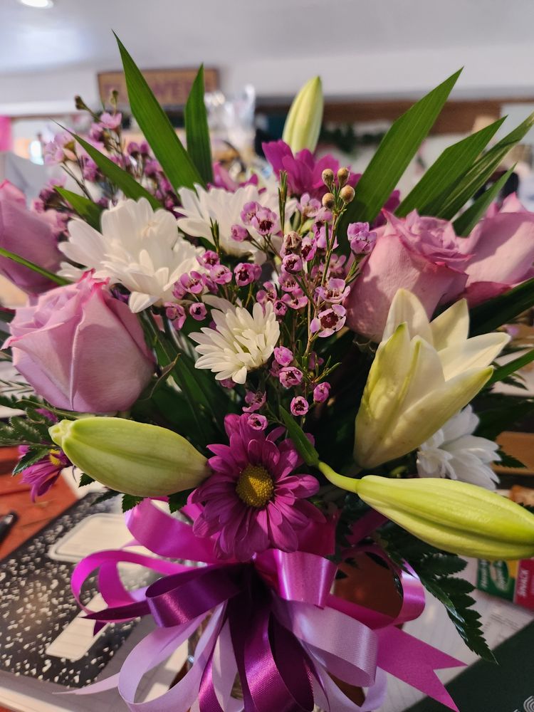 Perla Flowers & Gift Shop Image