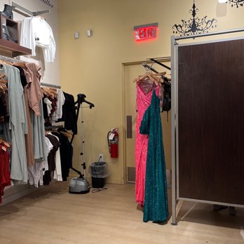 Windsor - See through fitting rooms. I didn't wanna take a full picture because of privacy. - Accessories Near Me - Sugar Land, Texas Windsor - See through fitting rooms. I didn't wanna take a full picture because of privacy. - Accessories Near Me - Sugar Land, Texas