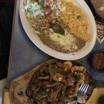 Mi Mexico - Steak, chicken, and shrimp fajitas - Mexican Near Me - Burlington, Washington