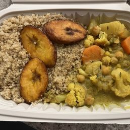Vegetable curry with chick peas, quinoa and plantains Vegetable curry with chick peas, quinoa and plantains