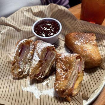 Cheddar's Scratch Kitchen - Monte Cristo - Comfort Food Near Me - West Melbourne, Florida