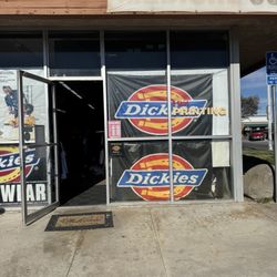 T-Mart - Entrance