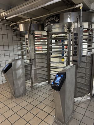 42 St-Port Authority Bus Terminal by null