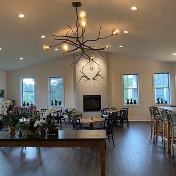 LP On Main - Beautifully inside - Seafood Near Me - Banner Elk, North Carolina