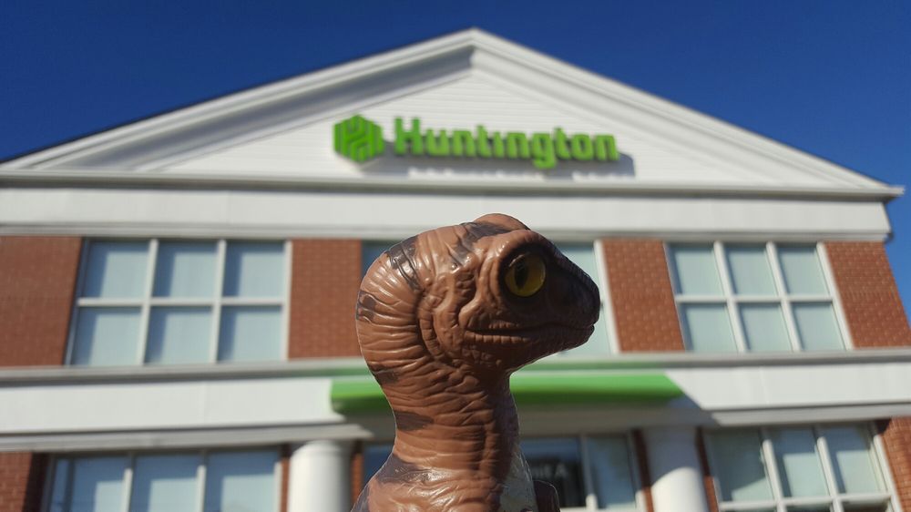 HUNTINGTON BANK Updated September 2024 36505 Euclid Ave, Willoughby