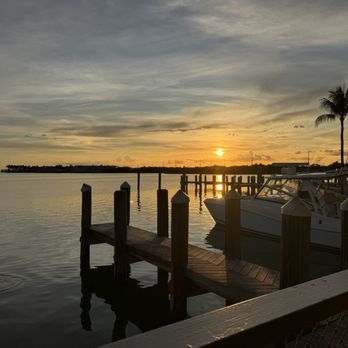 Lazy Days South - Sunset - Seafood Near Me - Marathon, Florida Lazy Days South - Sunset - Seafood Near Me - Marathon, Florida