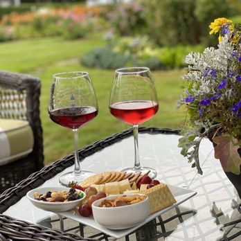 The Old Harbor Inn - Wine & cheese hour! - Hotels Near Me - Chatham, Massachusetts