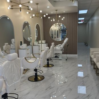 Brow Heaven - Hira did an amazing job with my eyebrows and upper lip treading. She is extremely gentle and talented. - Threading Services Near Me - Santa Ana, California