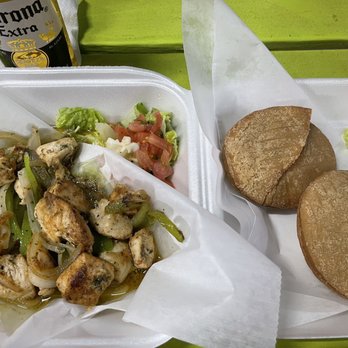 Kalizo Kiosko - Mahi-mahi with garlic sauce and arepas - Seafood Near Me - Fajardo, Puerto Rico