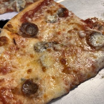 North Shore Pizza And Subs - Sausage Pizza - Sandwiches Near Me - Monona, Wisconsin