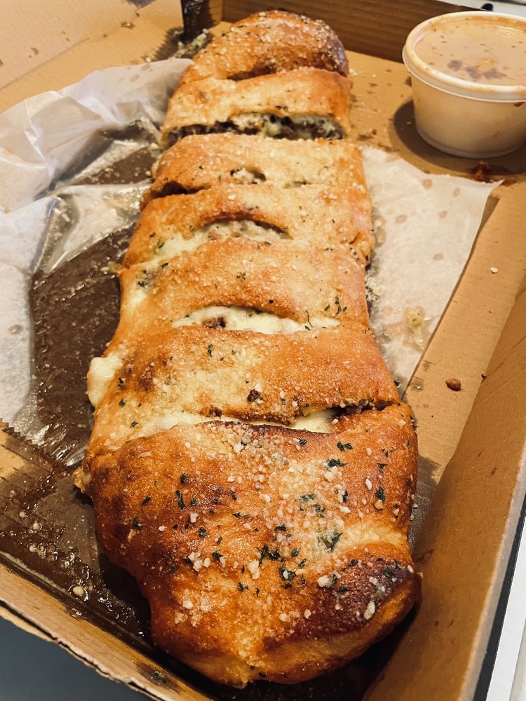 VILLAGE PIZZERIA & DELI Updated September 2024 13 Reviews 182