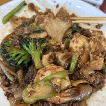Thai Thani - Phad Se-Ew - Thai Near Me - Orlando, Florida