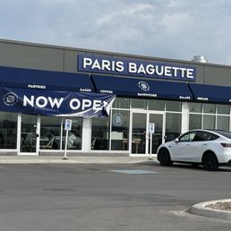Exterior outside entrance of Paris Baguette - Newmarket, Ontario Exterior outside entrance of Paris Baguette - Newmarket, Ontario