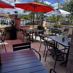 Los Reyes Mexican Restaurant - Outdoor patio