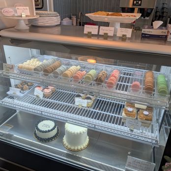 Little Sister Cake Shop - Macarons and cakes - Custom Cakes Near Me - Houston, Texas