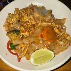 Isaan Thai Star - Drunken Noodles w/ Chicken