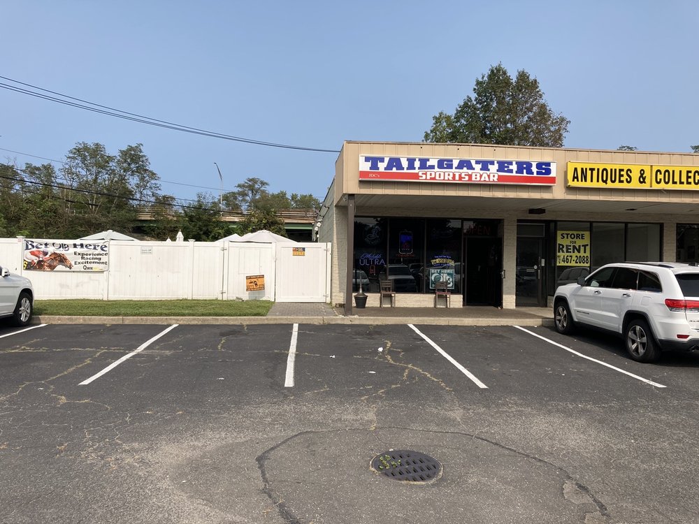 JDC’S TAILGATERS SPORTS BAR Updated September 2024 1083 Main St