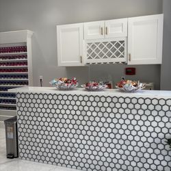 Lush Nail Bar Barret - Snacks and drinks