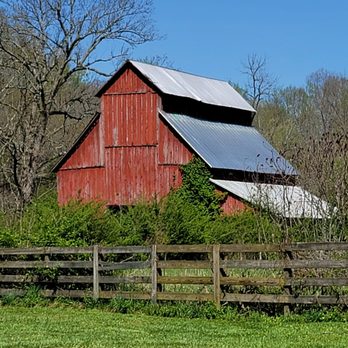 Rutledge Falls - Muse-worthy red barn along the walk to Rutledge Falls - Local Flavor Near Me - Tullahoma, Tennessee Rutledge Falls - Muse-worthy red barn along the walk to Rutledge Falls - Local Flavor Near Me - Tullahoma, Tennessee