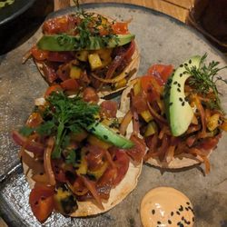 La Cueva Tepoztlán - Tuna tostadas