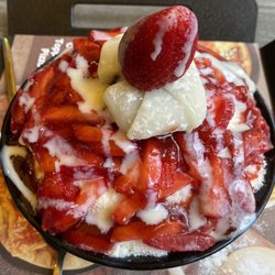 Sulbing Cafe - Strawberry bingsoo