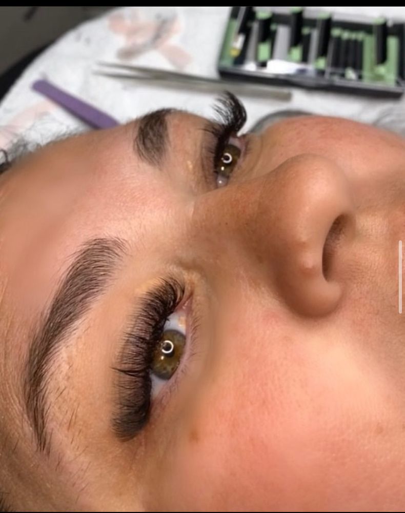Lash Essence Logo