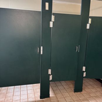 Oakridge - Women's restroom - Smokehouse Near Me - Schulenburg, Texas
