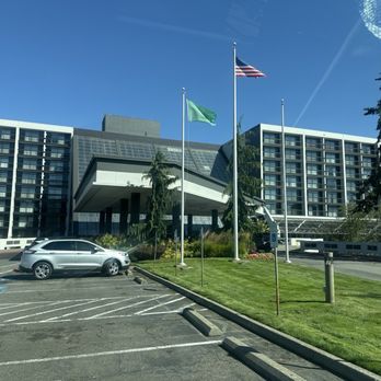 Hilton Bellevue - Front entrance - Hotels Near Me - Bellevue, Washington Hilton Bellevue - Front entrance - Hotels Near Me - Bellevue, Washington