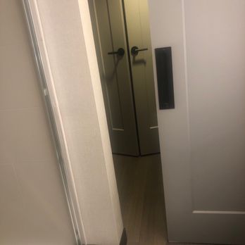 Cincinnati Marriott at RiverCenter - Door won't shut - Hotels Near Me - Covington, Kentucky Cincinnati Marriott at RiverCenter - Door won't shut - Hotels Near Me - Covington, Kentucky