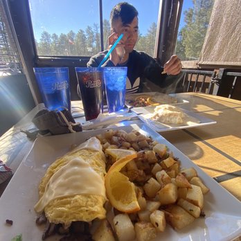 Mr Zeke's Restaurant - Burgers Near Me - Lakeside, Arizona