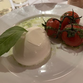 Au Pied de Cochon - Tomato and mozzarella salad - Seafood Near Me - Paris, 75 Au Pied de Cochon - Tomato and mozzarella salad - Seafood Near Me - Paris, 75