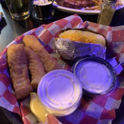 Blue Water Inn - Perch dinner
