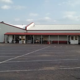 Main entrance to Gilleys Antique Mall