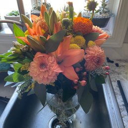 Bouquet with asiatic Lillies and dahlias