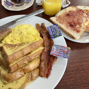 Dalia's Pancake House - American Near Me - Palos Hills, Illinois