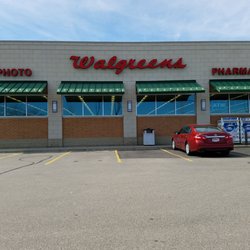 Walgreens - Walgreens: Parking lot