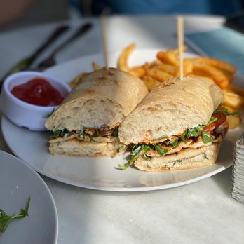 Circa 39 Hotel - Chicken Sandwich - Hotels Near Me - Miami Beach, Florida