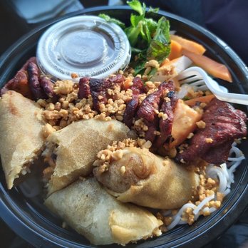Dai Bi Chay - Grilled beef and spring roll vermicelli - Vietnamese Near Me - Mississauga, Ontario