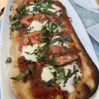 Potomac Point Winery - Margherita flatbread - Wineries Near Me - Stafford, Virginia