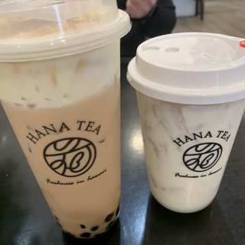 Hana Tea - Left: brûlée cheese foam right: Creme cake - Bubble Tea Near Me - Honolulu, Hawaii