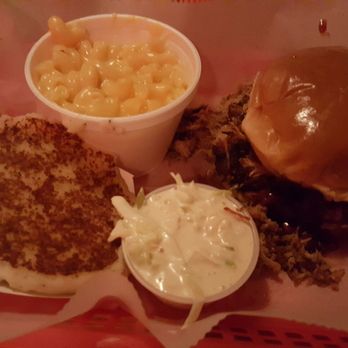 Eli's BBQ - Riverside - Pulled pork, mashed potatoes and Mac and cheese - Barbeque Near Me - Cincinnati, Ohio