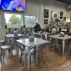 K&D Deli and Grocery - Sitting area