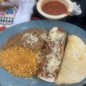 Senor Mezcal - Combination Burrito Quesadilla plate - Mexican Near Me - Evans, Georgia Senor Mezcal - Combination Burrito Quesadilla plate - Mexican Near Me - Evans, Georgia