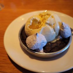 BJ's Restaurant & Brewhouse - Cookies & Creme Pizookie
