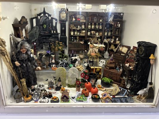 Tiny Doll House by null