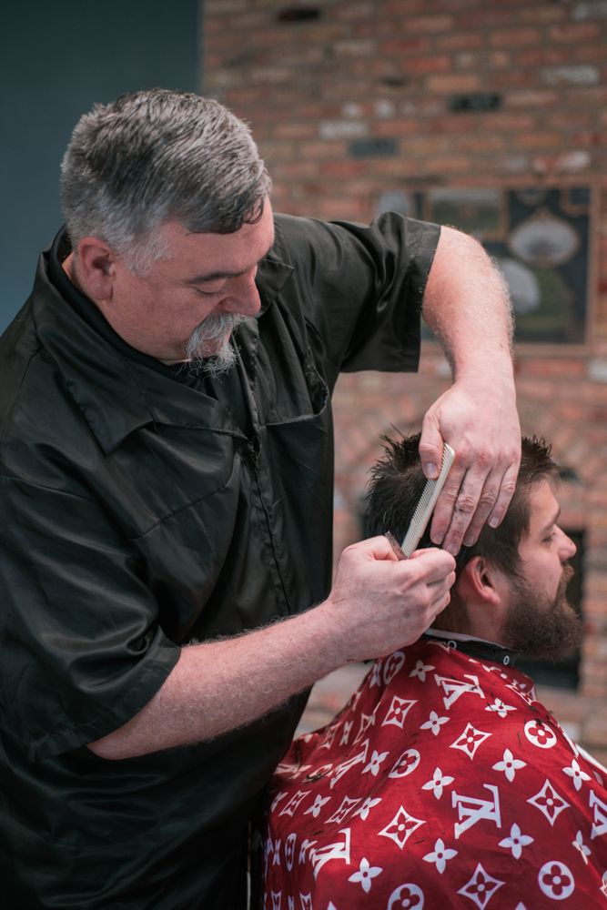 RAZOR’S EDGE BARBERSHOP - Updated January 2026 - 3505 8th St S ...