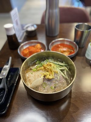 Yi's Traditional Korean Beef Soup Restaurant (이가네 전통 설렁탕) by null