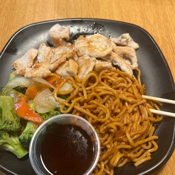 Kountry Thai - Grilled chicken, mixed veggies and Lo main noodles. - Desserts Near Me - Woodbury, Tennessee Kountry Thai - Grilled chicken, mixed veggies and Lo main noodles. - Desserts Near Me - Woodbury, Tennessee